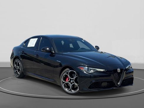 Used 2023 Alfa Romeo Giulia Veloce RWD image 1