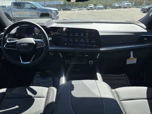 New 2026 Chevrolet Suburban Premier image 15