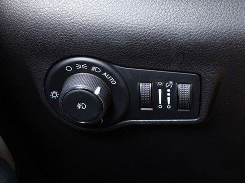 Used 2025 Jeep Compass Limited AWD/4WD image 17