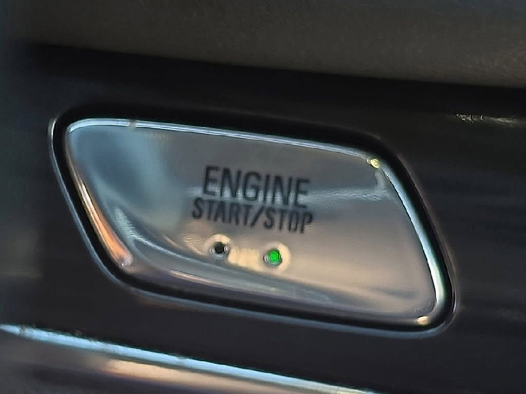 Used 2023 Buick Enclave Essence AWD/4WD image 32