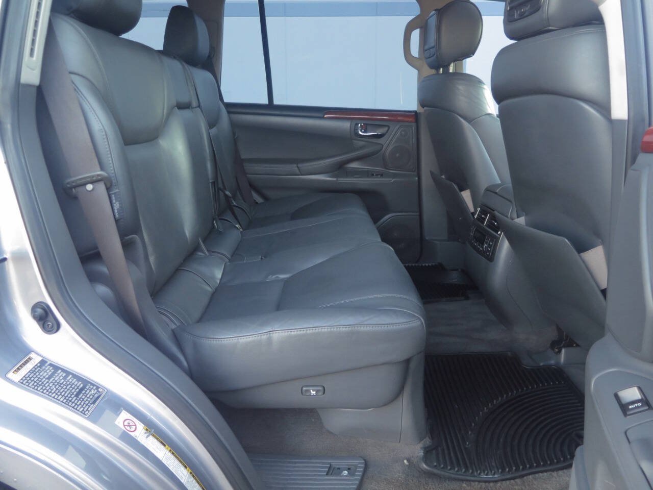 Used 2008 Lexus LX 570 4WD w/ Technology Pkg image 25