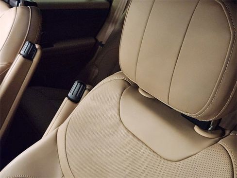 Used 2024 Land Rover Range Rover Sport SE image 15