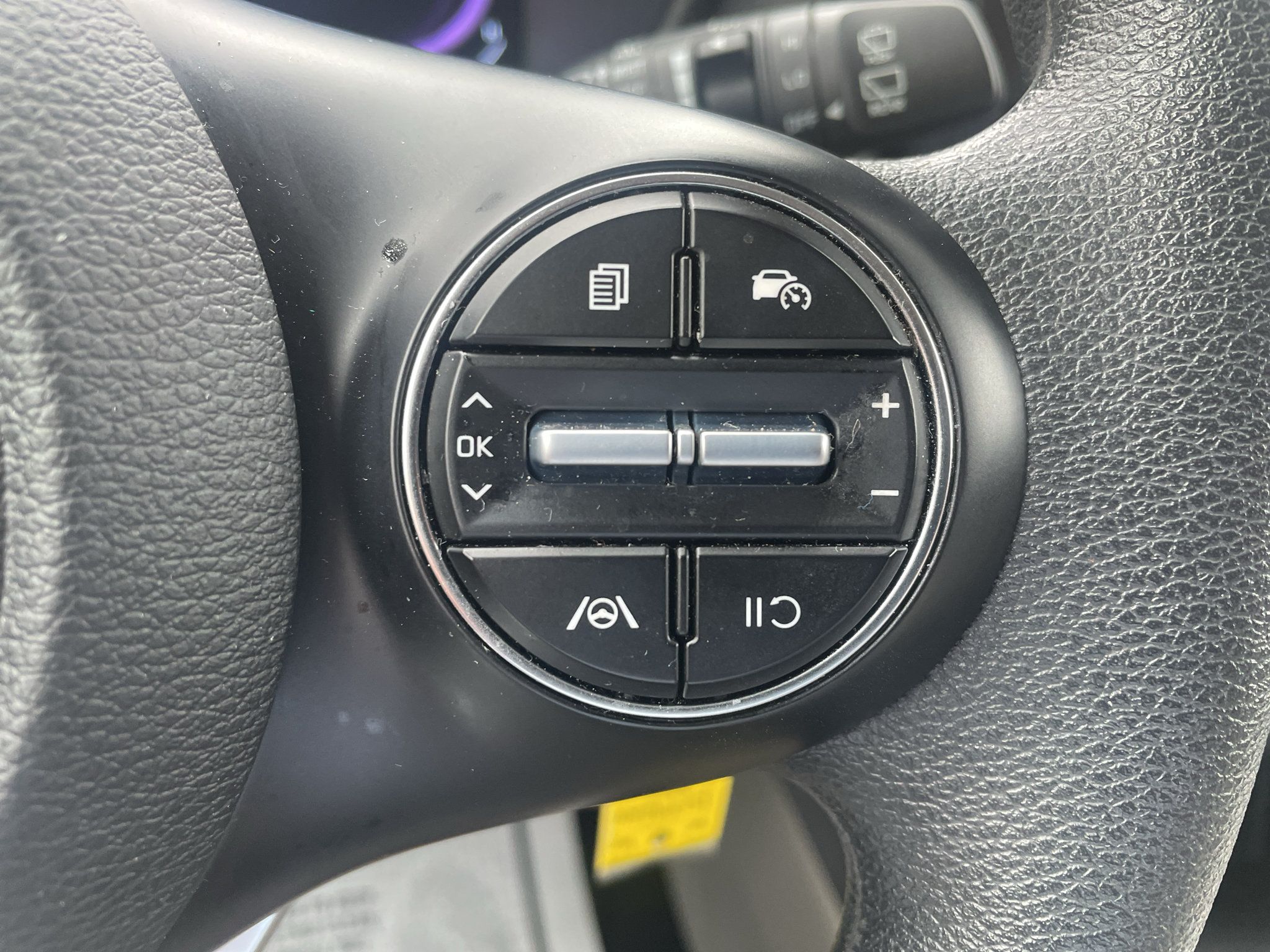 Used 2025 Kia Soul LX w/ LX Technology Package FWD image 16