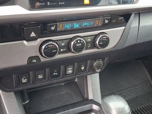 Used 2016 Toyota Tacoma Limited RWD image 12