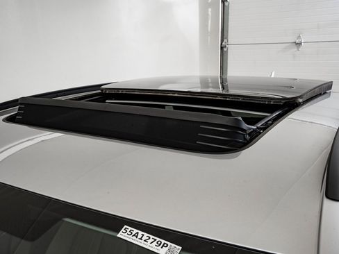 Used 2022 Audi e-tron Premium w/ Convenience Plus Package image 14