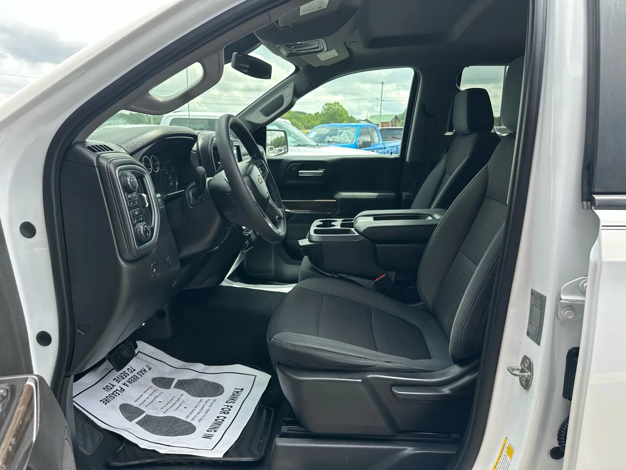 Used 2019 Chevrolet Silverado 1500 LT w/ Z71 Off-Road Package AWD/4WD image 5