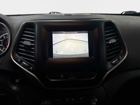 Used 2020 Jeep Cherokee Latitude Plus AWD/4WD image 22