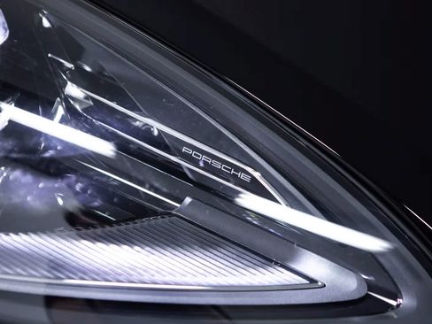 Certified 2026 Porsche Macan AWD/4WD image 16