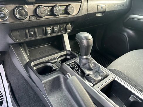 Used 2021 Toyota Tacoma TRD Off-Road AWD/4WD image 28
