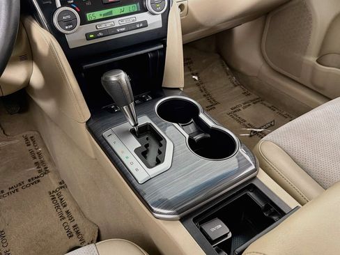Used 2013 Toyota Camry XLE w/ Leather Pkg FWD image 6