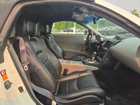 Used 2004 Nissan 350Z Touring RWD image 11