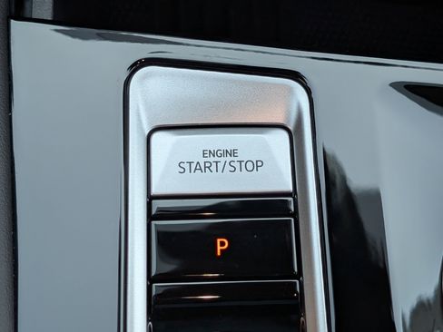 Used 2025 Volkswagen Atlas SE w/ Panoramic Sunroof Package image 35