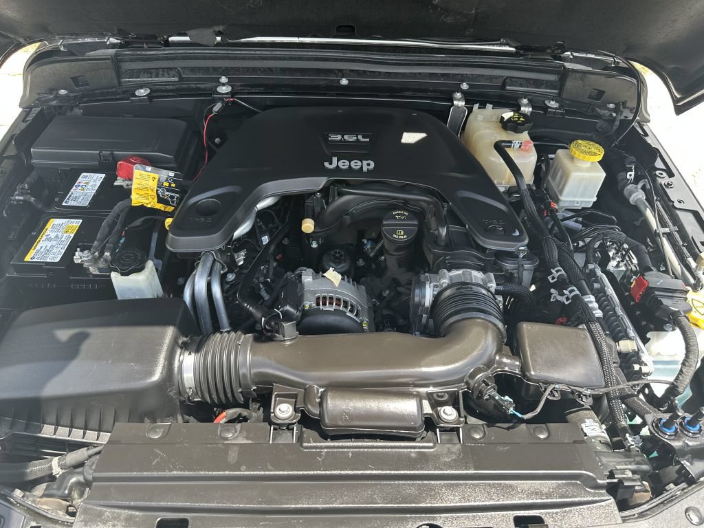 Used 2021 Jeep Gladiator Overland AWD/4WD image 4
