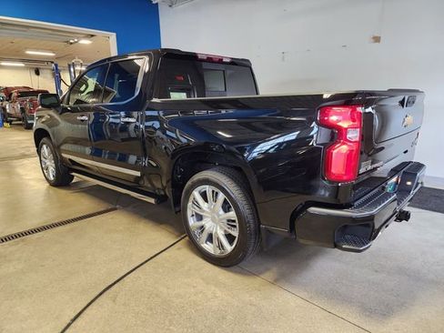 Certified 2024 Chevrolet Silverado 1500 High Country AWD/4WD image 2