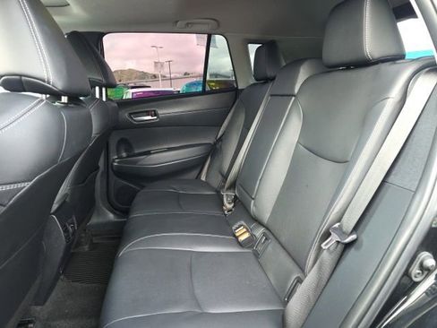 Used 2022 Toyota Corolla Cross XLE w/ Convenience Package image 14