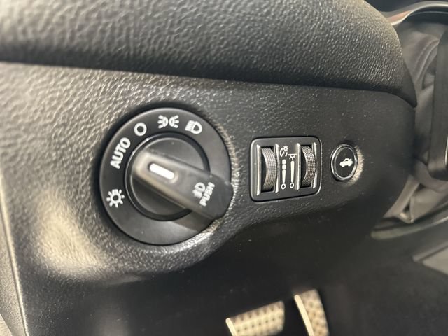 Used 2022 Dodge Challenger R/T Scat Pack RWD image 32