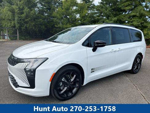 New 2027 Chrysler Pacifica Select FWD image 1