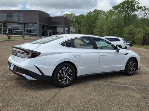New 2026 Hyundai Sonata Blue FWD image 2