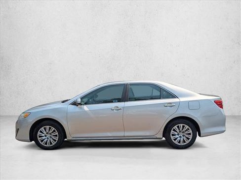 Used 2014 Toyota Camry LE FWD image 8