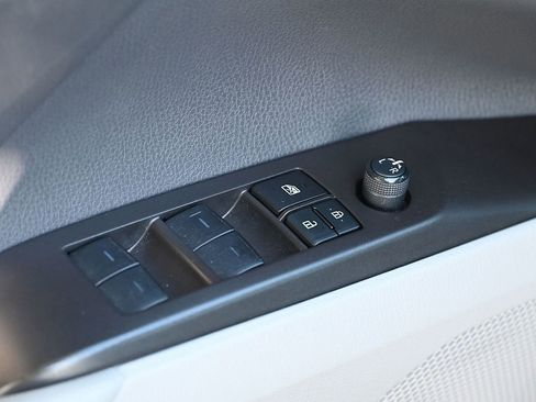 Used 2023 Toyota Camry SE image 19