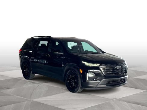 Used 2023 Chevrolet Traverse LT FWD image 2