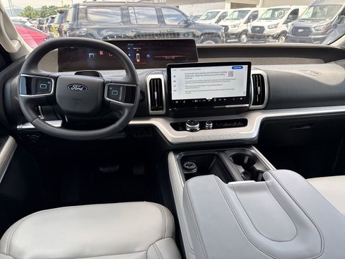 Used 2025 Ford Expedition Active AWD/4WD image 22