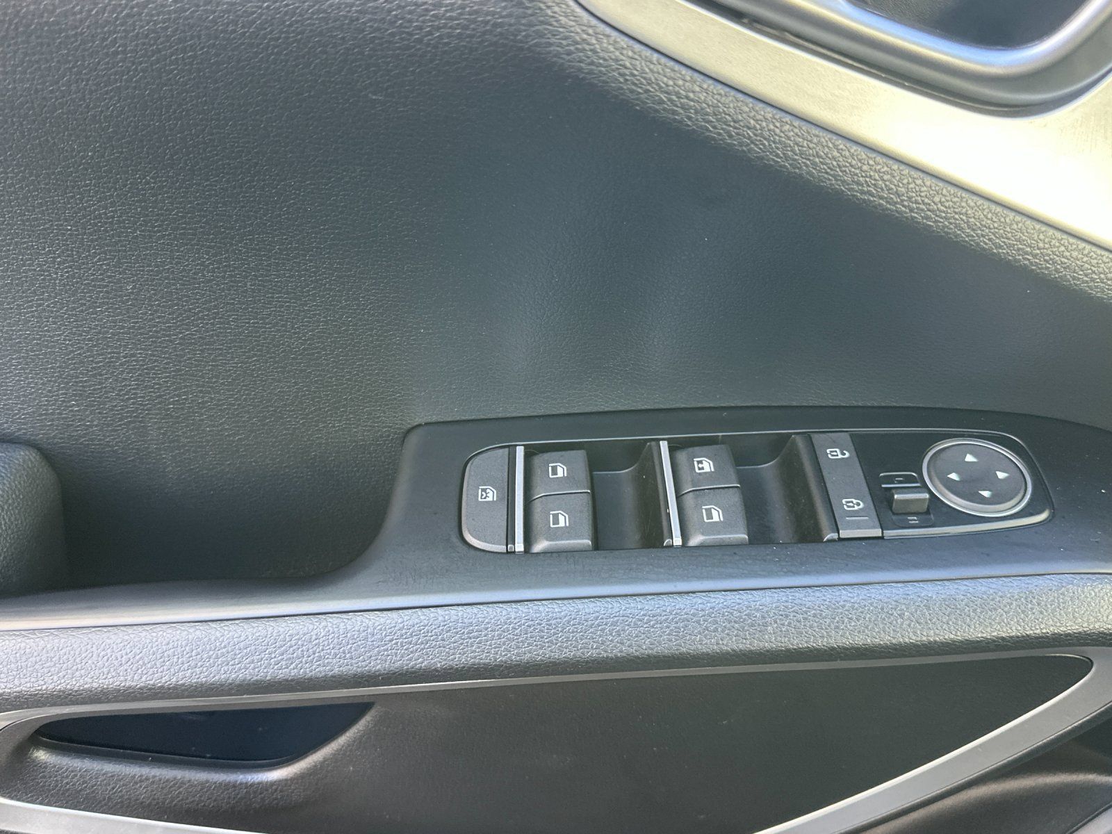 Used 2025 Kia Soul LX w/ LX Technology Package FWD image 11