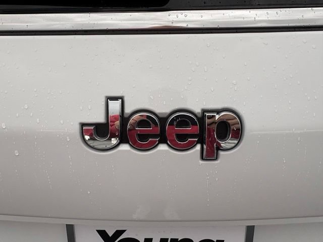 Used 2023 Jeep Grand Cherokee L Laredo AWD/4WD image 7