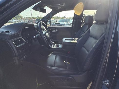 Used 2024 Chevrolet Suburban LT RWD image 13