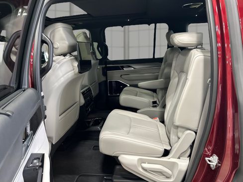 New 2026 Jeep Grand Wagoneer Limited AWD/4WD image 10