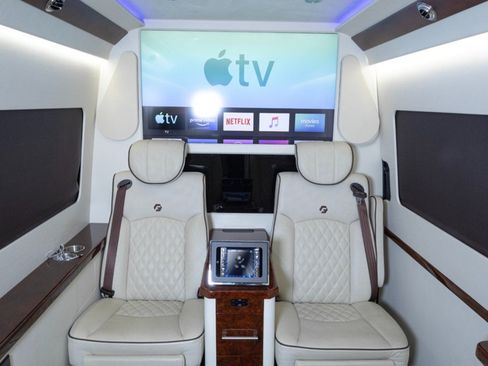 Used 2019 Mercedes-Benz Sprinter 2500 w/ Premium Package image 38