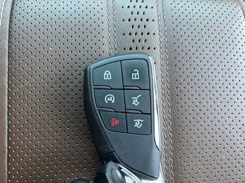 Certified 2025 Chevrolet Suburban High Country image 41