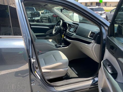 Used 2019 Toyota Highlander LE FWD image 13