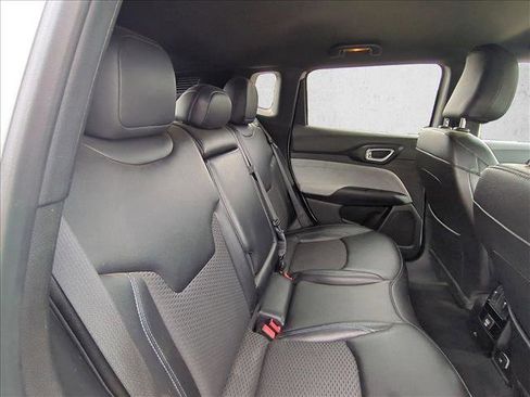 Used 2024 Jeep Compass Latitude image 14