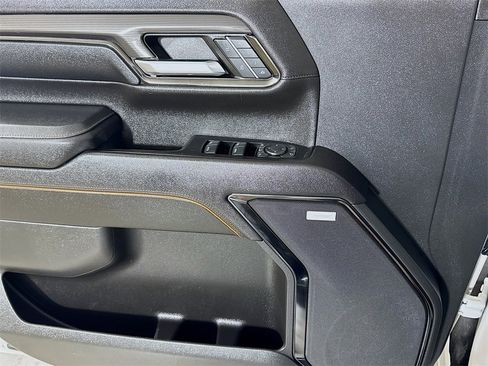 Used 2024 GMC Sierra 2500 AT4 w/ AT4 Premium Plus Package image 16