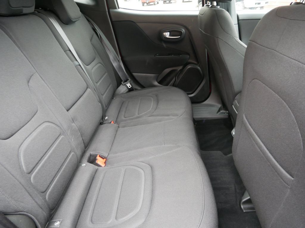 Used 2020 Jeep Renegade Latitude w/ Cold Weather Group AWD/4WD image 11
