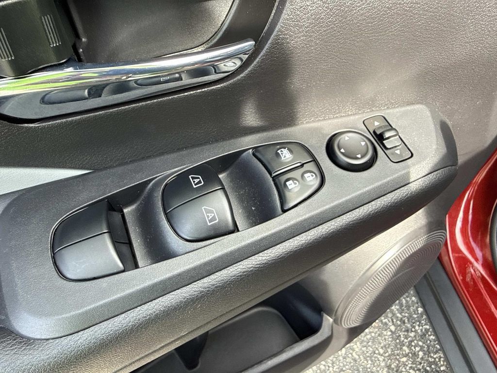 Used 2024 Nissan Kicks SR w/ SR Premium Package FWD image 21