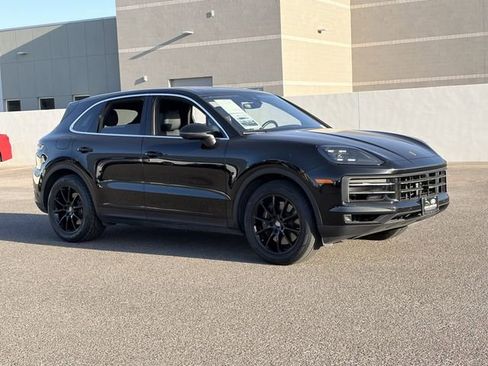 Used 2024 Porsche Cayenne AWD/4WD image 4