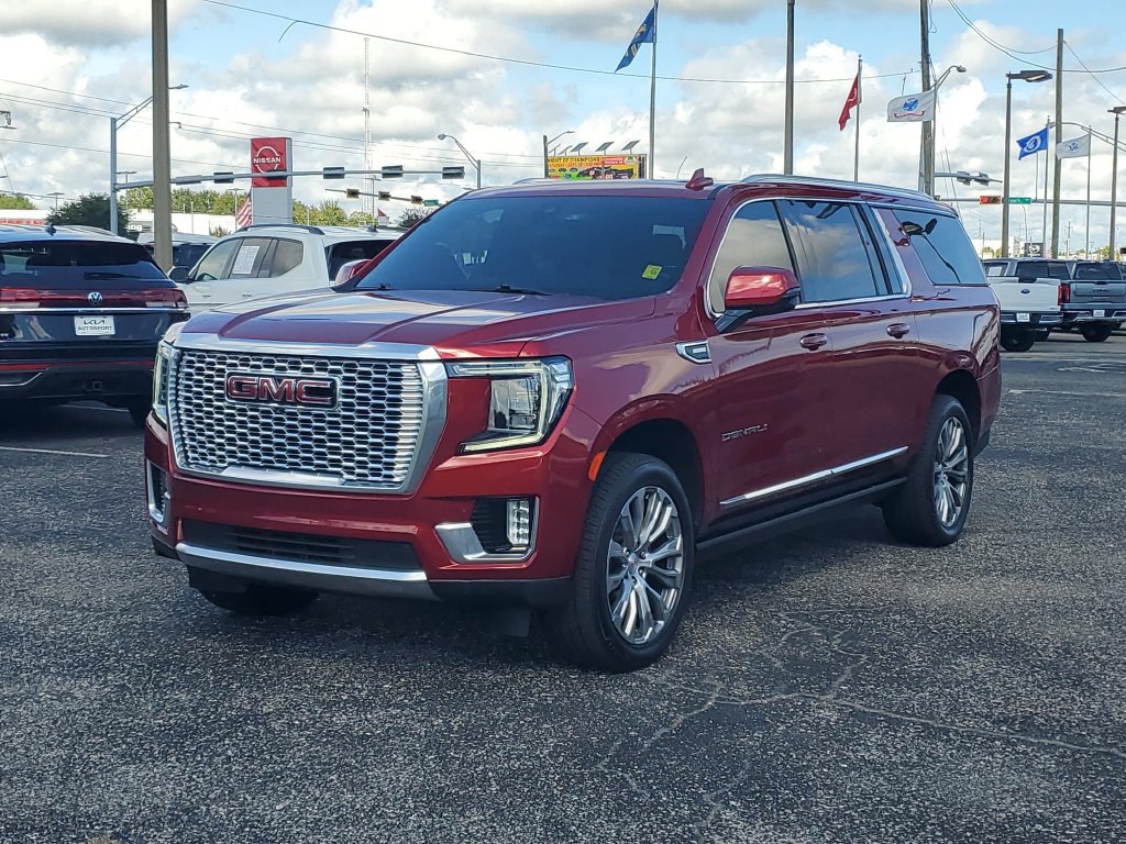 Used 2021 GMC Yukon XL Denali w/ Denali Ultimate Package AWD/4WD image 2
