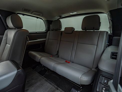 Used 2016 Toyota Sequoia Platinum image 25