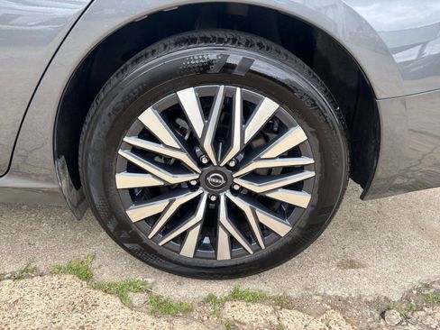 Used 2025 Nissan Altima 2.5 SV FWD image 30