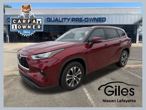 Used 2020 Toyota Highlander XLE FWD image 1