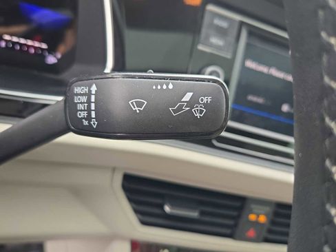 Used 2023 Volkswagen Jetta SE w/ Panoramic Sunroof Package image 24