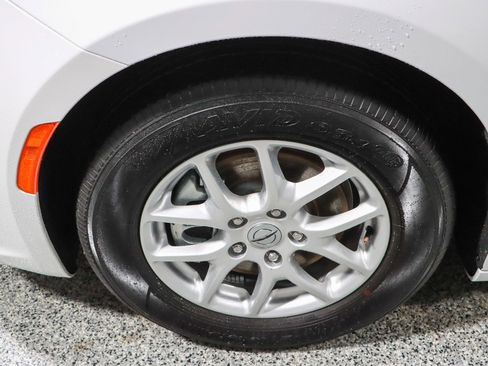 Used 2023 Chrysler Pacifica Touring-L FWD image 11