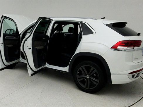 Used 2022 Volkswagen Atlas Cross Sport SEL R-Line image 11