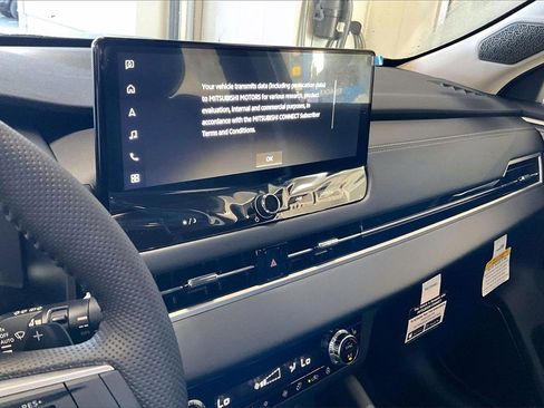 New 2026 Mitsubishi Outlander SE image 7