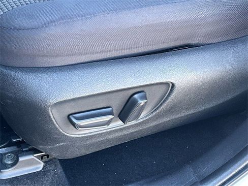 Used 2023 Toyota Highlander LE image 28