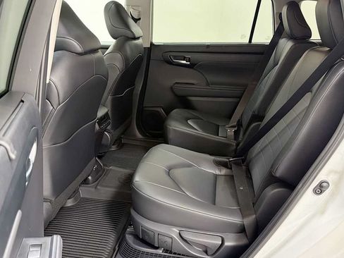 Certified 2026 Toyota Highlander XLE AWD/4WD image 25