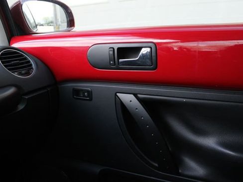 Used 2009 Volkswagen Beetle S image 20