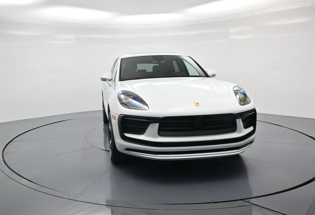 Certified 2026 Porsche Macan AWD/4WD image 33